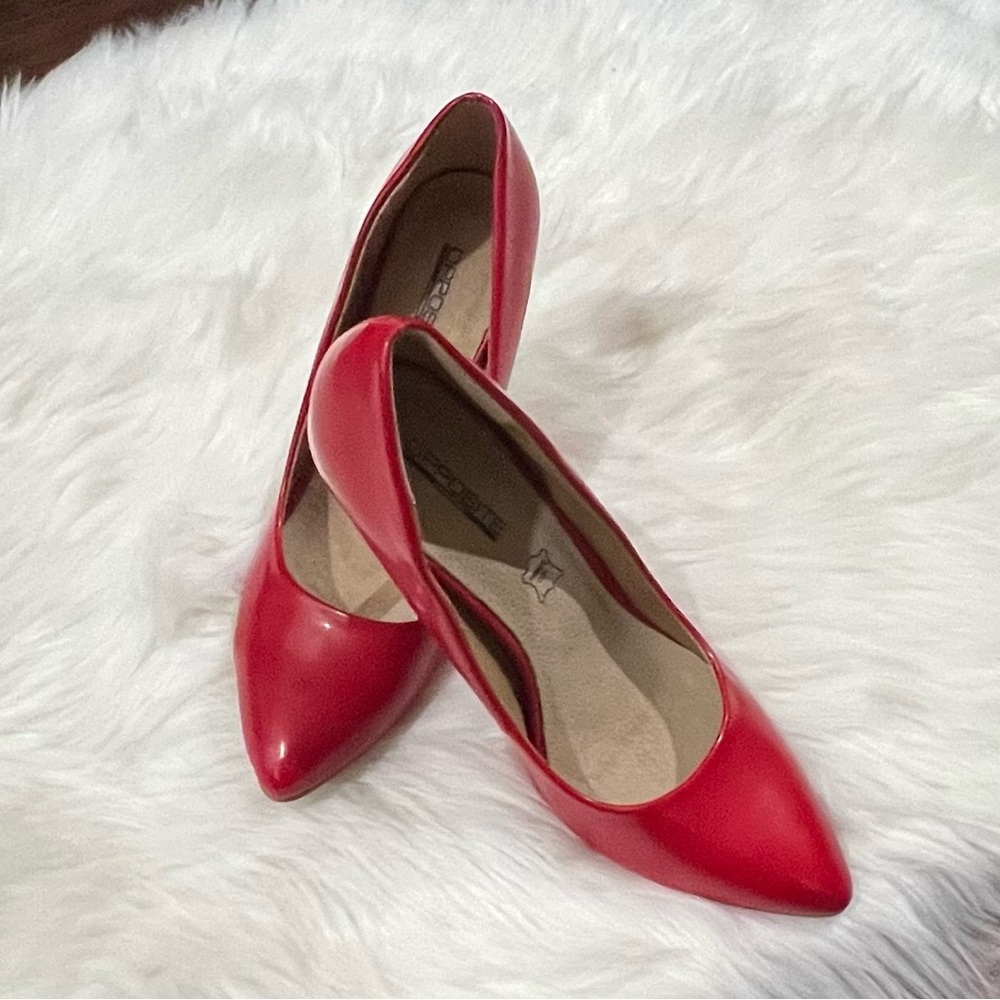 OPPOSITE LADIE’S POINTY TOE CLASSIC PUMPS.